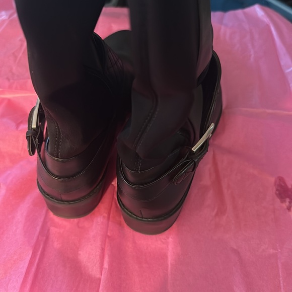 Me Too Womens Size 9M Black Leather Zip Buckle Knee High Fashion Boots, Clean. - Picture 4 of 6